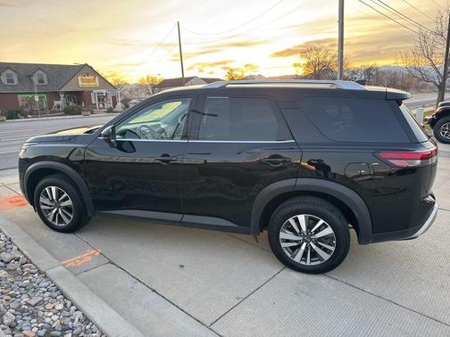 2025 Nissan Pathfinder SL 4WD