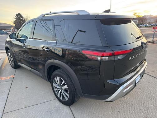 2025 Nissan Pathfinder SL 4WD