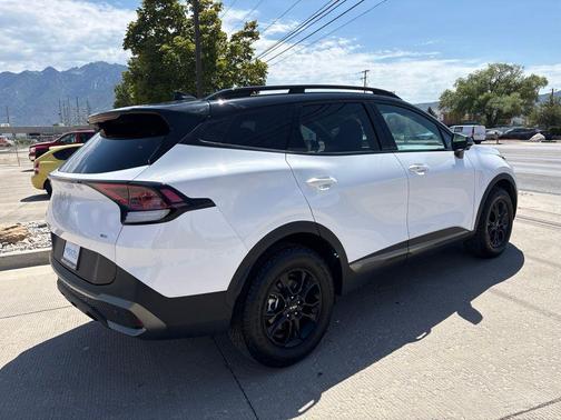 Glacial White Pearl 2023 Kia Sportage S
