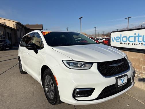 2024 Chrysler Pacifica Hybrid Select