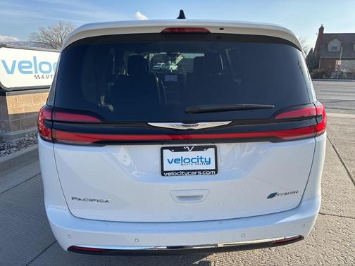 2024 Chrysler Pacifica Hybrid Select