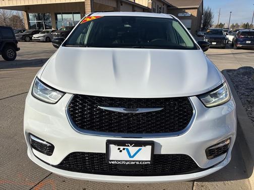 2024 Chrysler Pacifica Hybrid Select