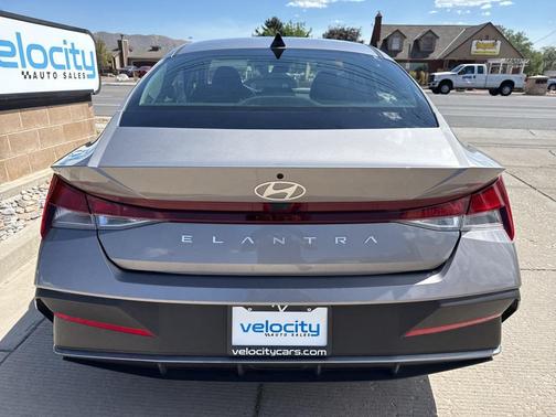 2024 Hyundai ELANTRA SE