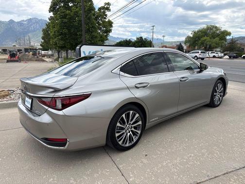Silver 2019 Lexus ES 300h Base