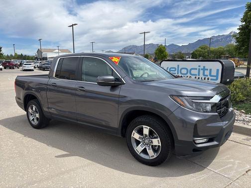 Crystal Black Pearl 2025 Honda Ridgeline RTL