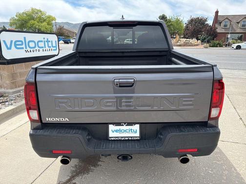 Crystal Black Pearl 2025 Honda Ridgeline RTL