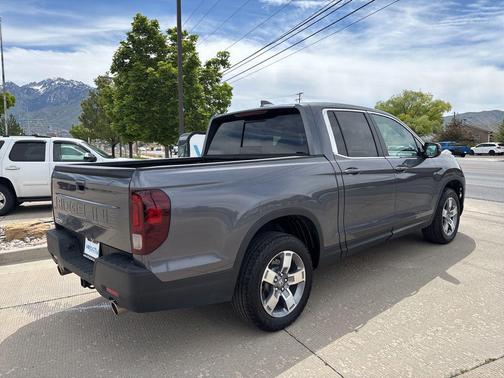 Crystal Black Pearl 2025 Honda Ridgeline RTL