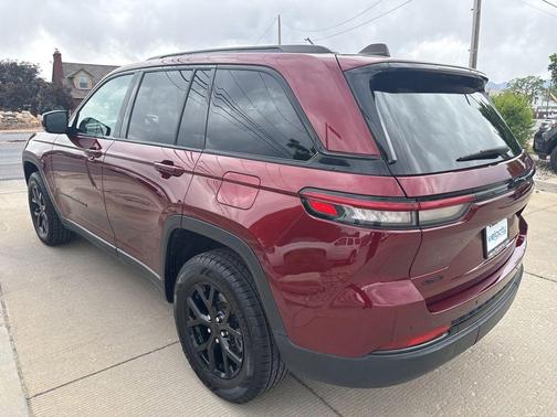 Velvet Red Pearlcoat 2024 Jeep Grand Cherokee Altitude