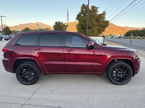 2022 Jeep Grand Cherokee Laredo