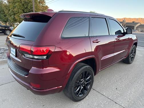 2022 Jeep Grand Cherokee Laredo