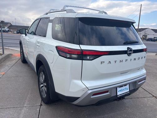 2023 Nissan Pathfinder SL 4WD