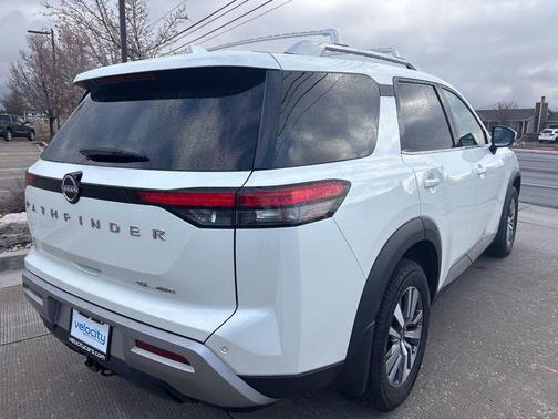 2023 Nissan Pathfinder SL 4WD