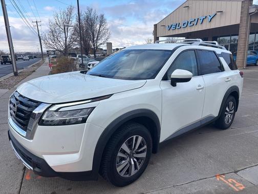 2023 Nissan Pathfinder SL 4WD
