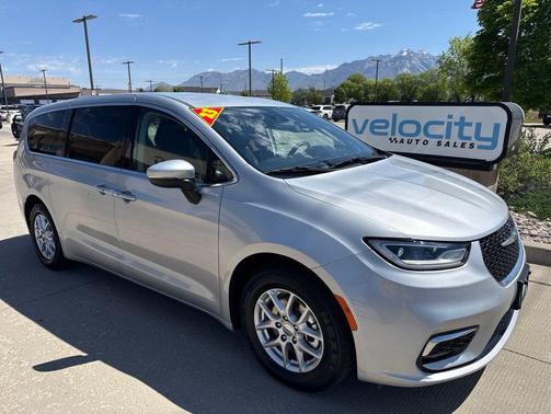 Silver Mist Clearcoat 2023 Chrysler Pacifica Touring L