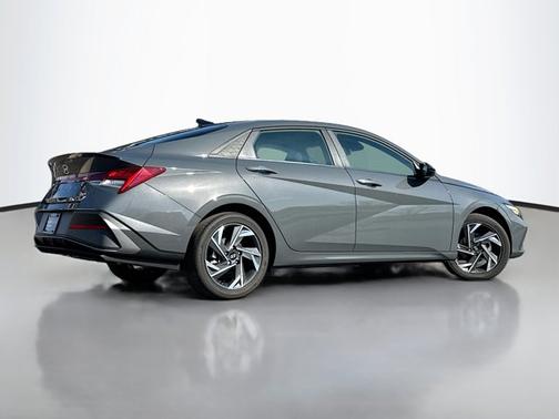 2025 Hyundai ELANTRA HEV SEL Sport