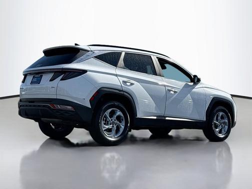 White 2023 Hyundai TUCSON SEL AWD