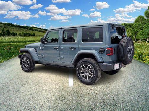 2024 Jeep Wrangler 4-Door Sahara 4x4