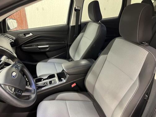 INGOT SILVER METALLIC 2019 Ford Escape SE