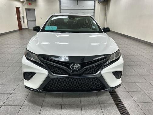 Super White 2019 Toyota Camry SE