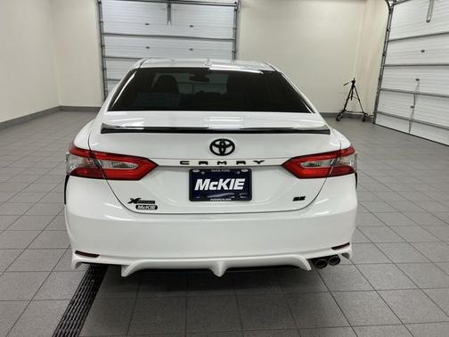 Super White 2019 Toyota Camry SE