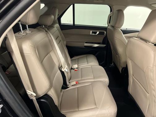 AGATE BLACK METALLIC 2023 Ford Explorer XLT