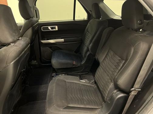 ICONIC SILVER METALLIC 2020 Ford Explorer XLT
