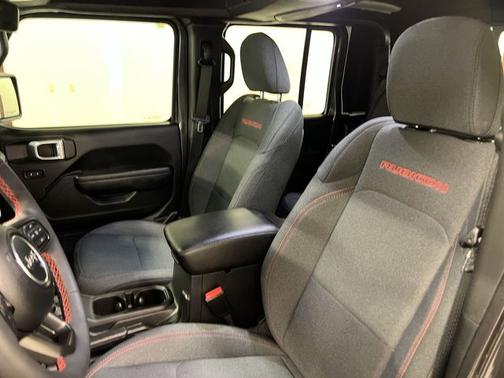 Granite Crystal Clearcoat Metallic 2024 Jeep Gladiator RUBICON