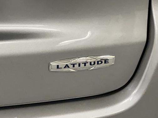 Silver 2024 Jeep Compass LATITUDE