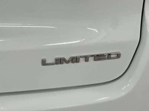 Bright White Clearcoat 2025 Jeep Compass LIMITED