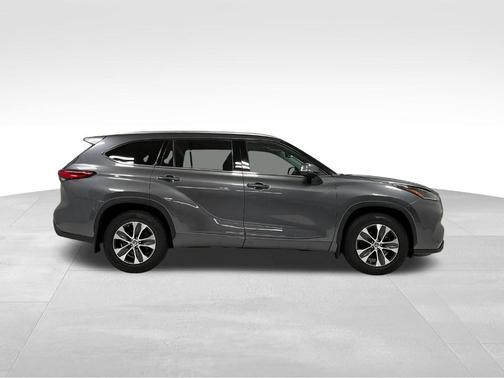 Gray 2021 Toyota Highlander XLE