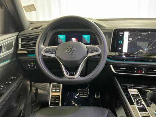 2025 Volkswagen Atlas Cross Sport 2.0T SEL R-Line Black