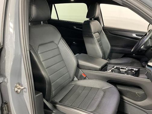 2025 Volkswagen Atlas Cross Sport 2.0T SEL R-Line Black