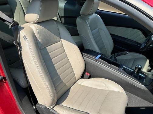 2012 Ford Mustang V6 Premium