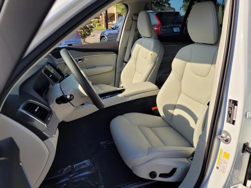 2025 Volvo XC90 Plug-In Hybrid T8 Core 7-Seater