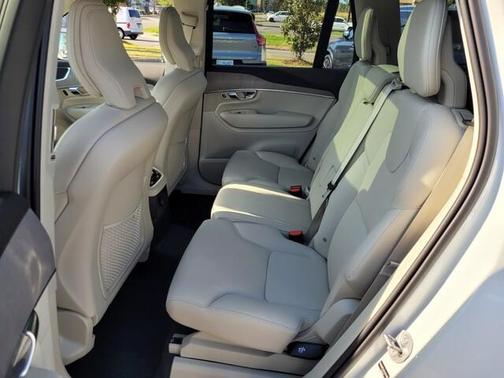 2025 Volvo XC90 Plug-In Hybrid T8 Core 7-Seater