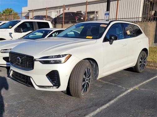 2025 Volvo XC60 B5 Plus