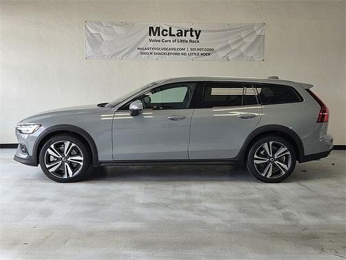 2025 Volvo V60 Cross Country Plus