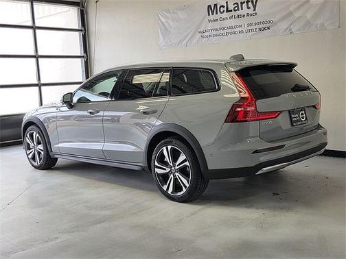 2025 Volvo V60 Cross Country Plus