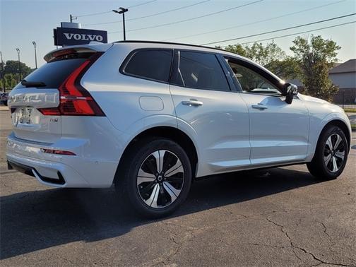 2025 Volvo XC60 Plug-In Hybrid T8 Plus