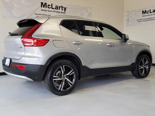 2025 Volvo XC40 B5 Core Bright Theme