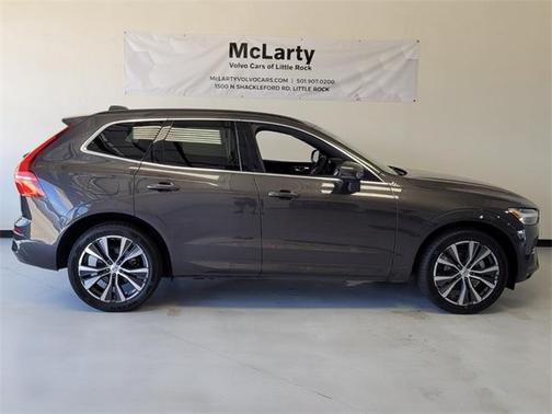 2022 Volvo XC60 B5 Momentum