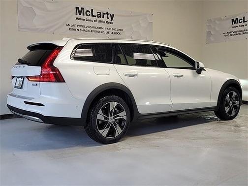 2026 Volvo V60 Cross Country Plus
