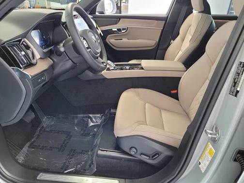 2025 Volvo XC90 Plug-In Hybrid T8 Plus 7-Seater