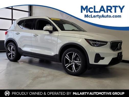 2025 Volvo XC40 B5 Core Bright Theme