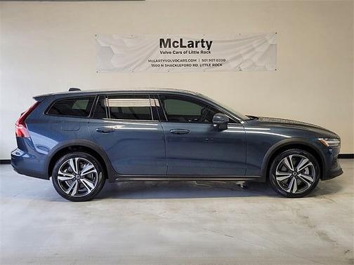 2026 Volvo V60 Cross Country Plus