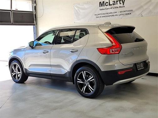 2025 Volvo XC40 Core