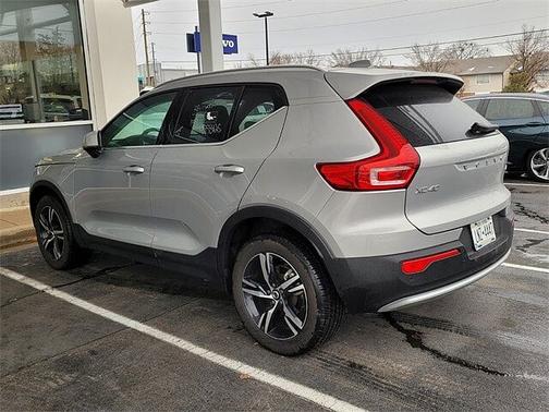 2025 Volvo XC40 Core