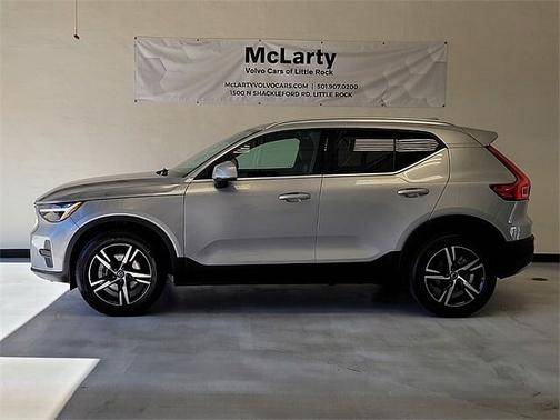 2025 Volvo XC40 Core