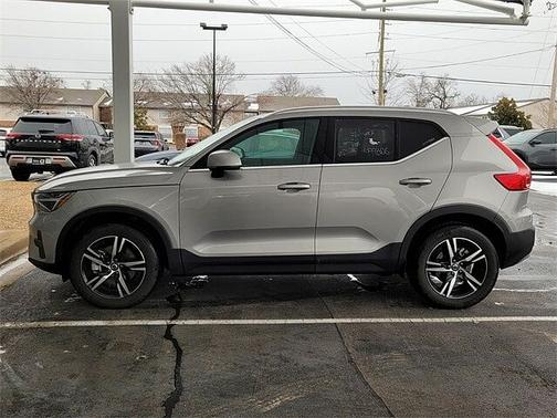 2025 Volvo XC40 Core