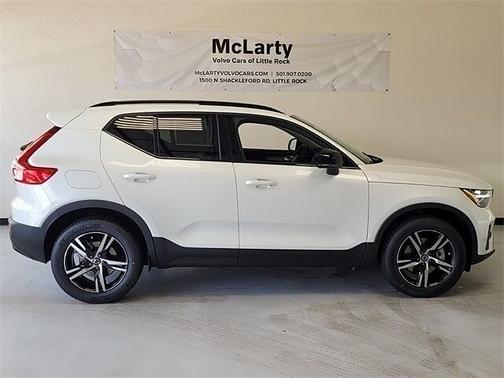2026 Volvo XC40 Core